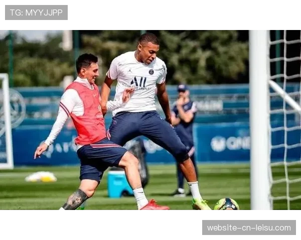 欧足联启动青年教练培训项目,重点讲授五大联赛当下流行的“位置模糊化”战术。